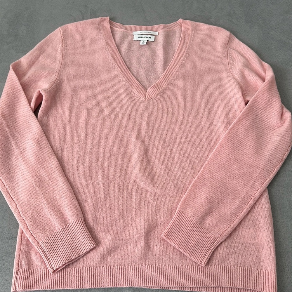 Light Pink 100% Cashmere v neck sweater